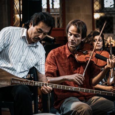 Shohrat Tursun & Morgenland Chamber Orchestra © Philippe Frese