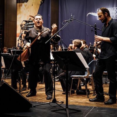 Ibrahim Keivo, Kinan Azmeh & Osnabrücker Symphony Orchestra © Philippe Frese