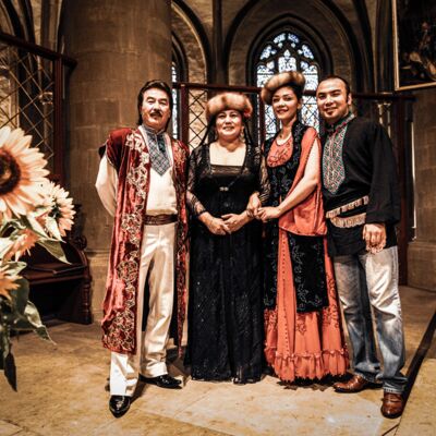 Shohrat Tursun, Ayshemgul Memt, Mukaddas Mijit & Ilyar Ayup © Philippe Frese