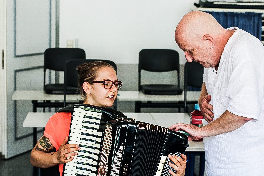 Manfred Leuchter mit einer Schülerin Morgenland Festival 2019 © Edin Mujkanović